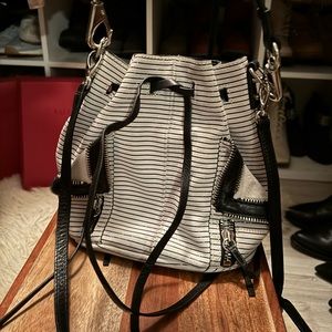 Zipper stripped bucket purse